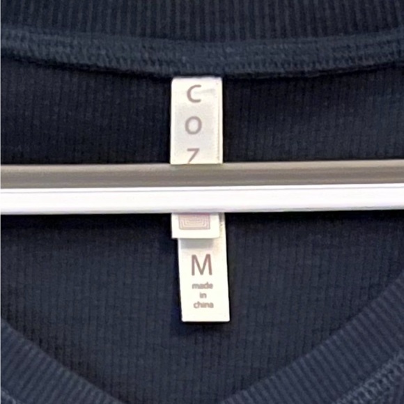 Lularoe Cozy Collection-Hazel Long Sleeve V-Neck Top - Picture 3 of 3